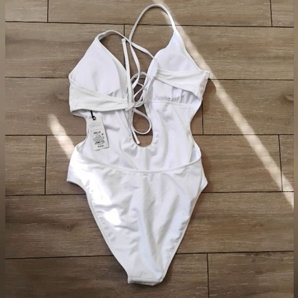 Shade & Shore Women’s Onepiece Plunge Swimsuit White. Size M 8-10 - Picture 4 of 10